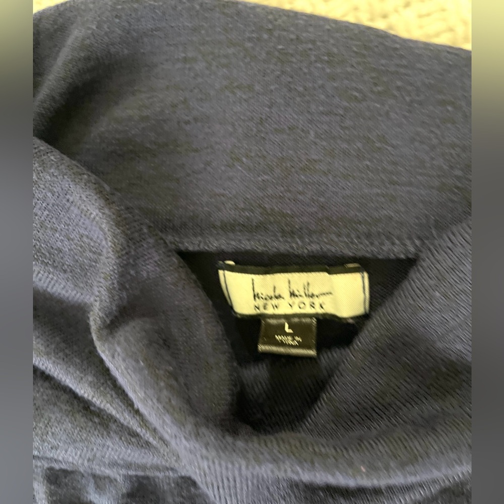 Nicole Miller Turtleneck Top Lightweight Knit Athletic Style Patch Pocket Front - Picture 3 of 5